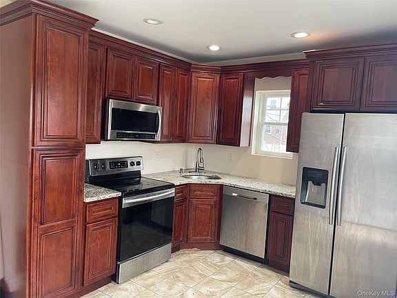 4th image of 918 10th Street
