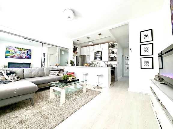 5th image of 3045 92nd St #2