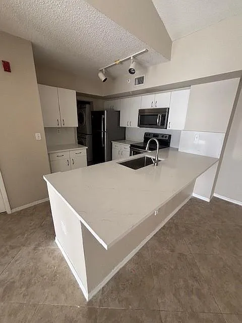 2 bed, 2.0 bath, 1124 sqft, $2,400 — Photo 1
