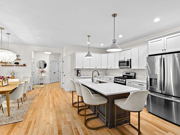 2nd image of 118 Sunflower Way