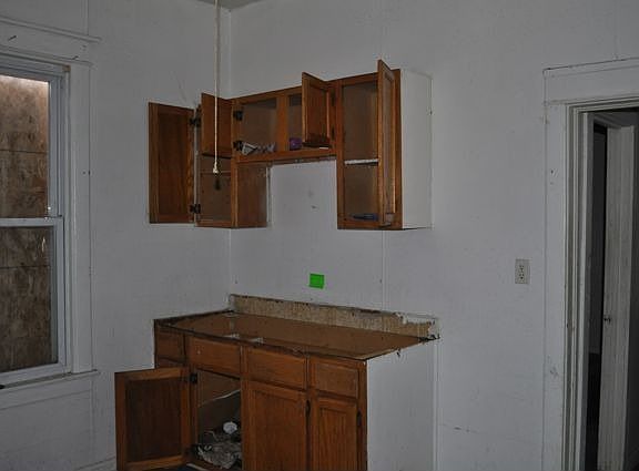 4th image of 11735 S La Salle St