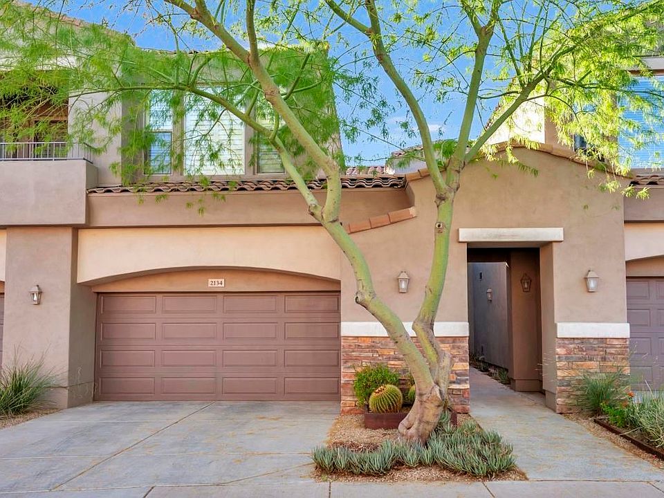 ATTACHED 2 CAR GARAGE