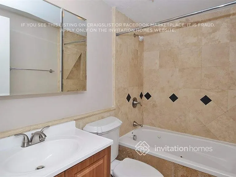 2851 S Genoa St — Photo 17