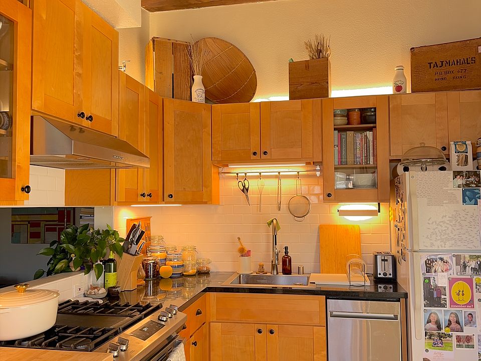 1st image of 2075 Thomas Ave