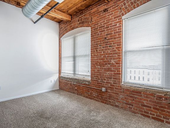3rd image of 2820 Detroit Ave #503