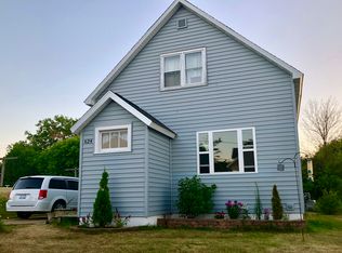624 N 8th St, Gladstone, MI 49837