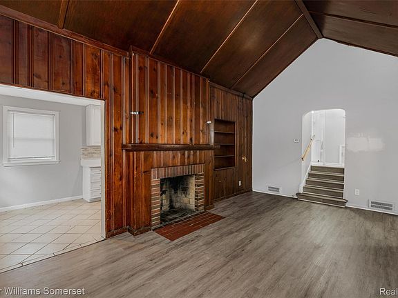 4th image of 16701 Lindsay St