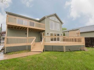 21 Lakeside Ln, Fox Lake, IL