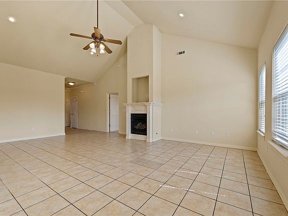 3rd image of 522 Westbury St