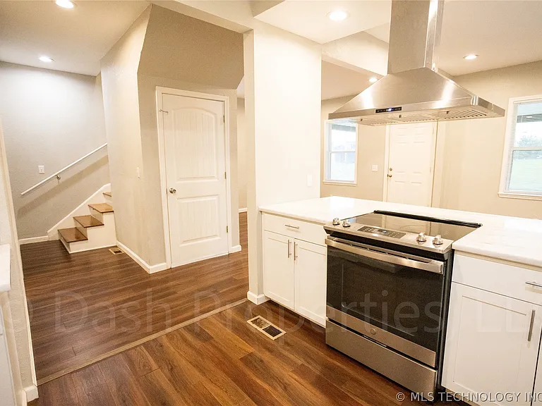 821 S Quaker Ave — Photo 24