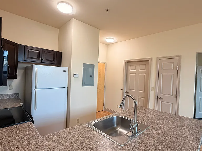 191 College St #212 — Photo 15
