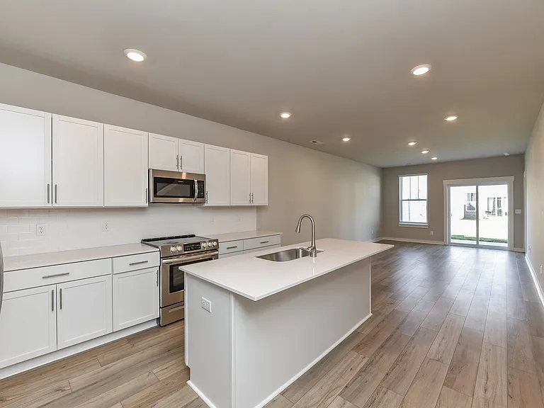 728 Mickelson Way — Photo 15