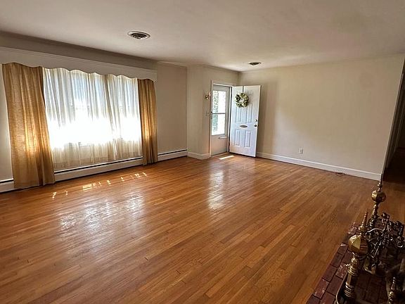 5th image of 413 Pine Bluff Rd