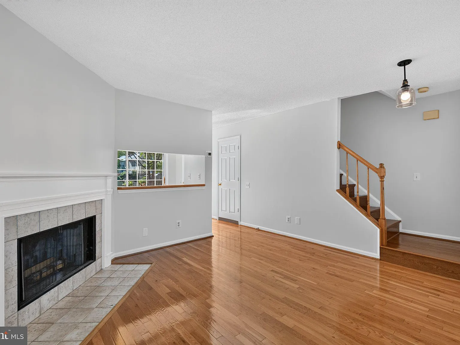 2 bed, 1.5 bath, 936 sqft, $2,500 — Photo 3