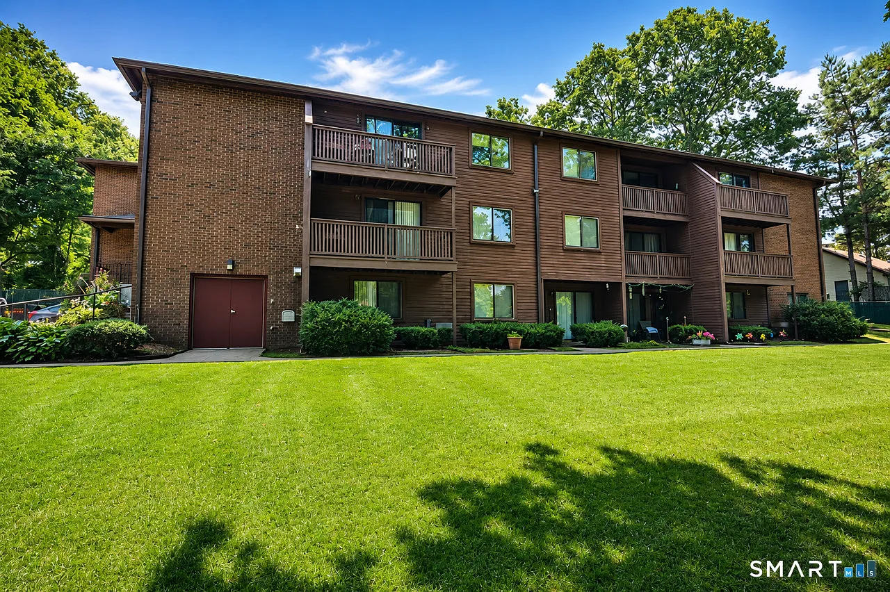 2 bed, 1.0 bath, 11416 sqft, $1,600 — Photo 1