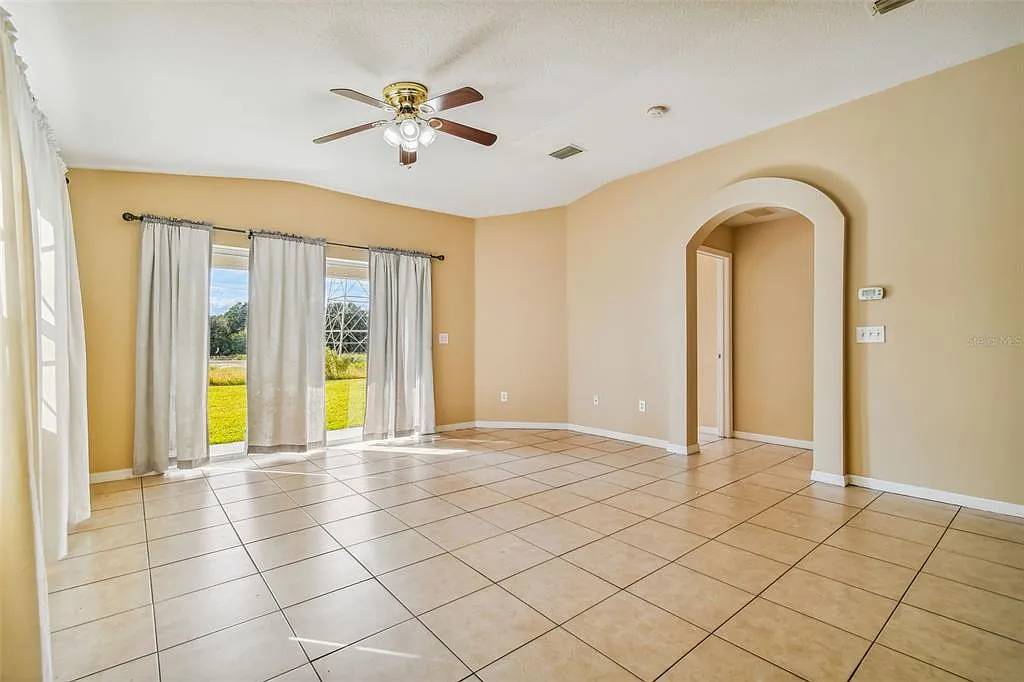 3 bed, 2.0 bath, 1290 sqft, $2,000 — Photo 3