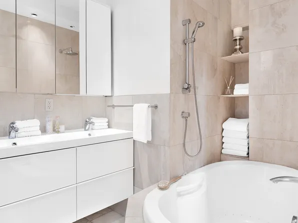 71 Park Avenue image 9 of 12