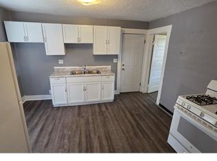 381 E 165th St, Cleveland, OH 44110