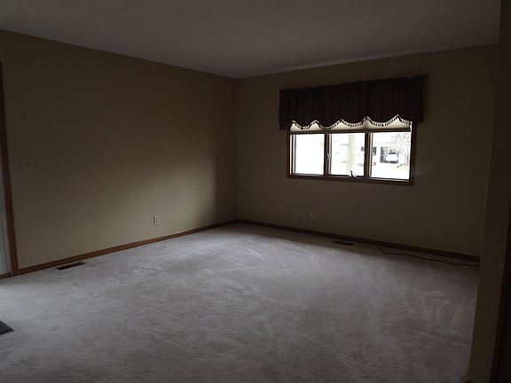 5th image of 3155 Willowwood Dr