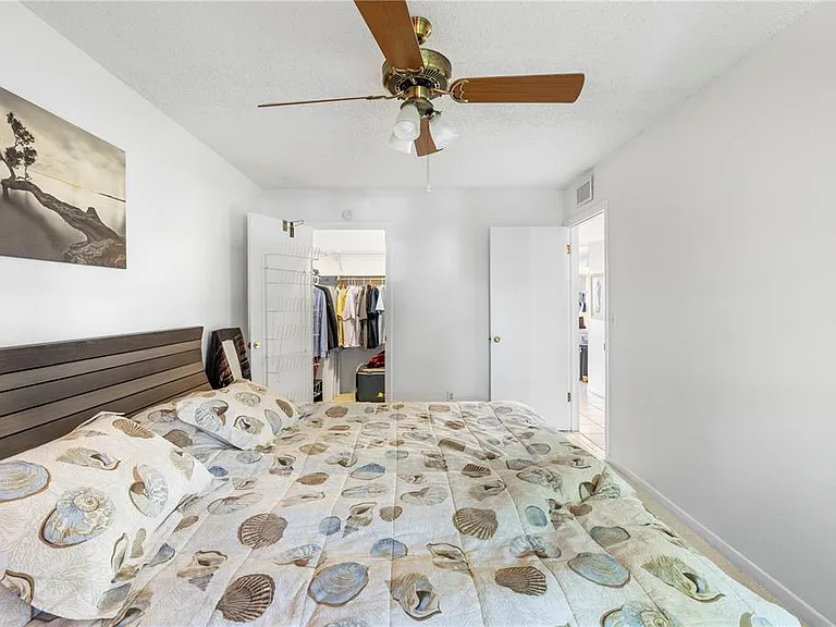 2525 W Bay Dr #C21 — Photo 20