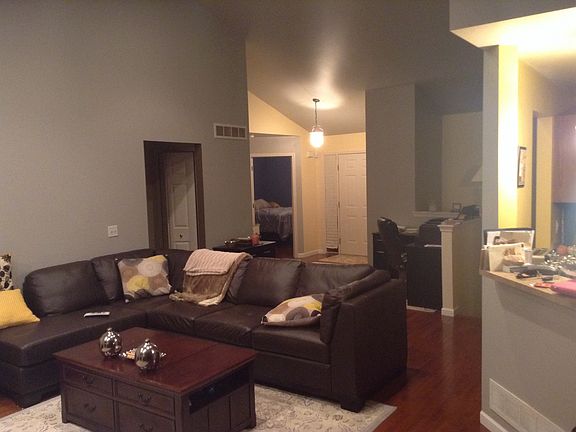 2nd image of 2747 Bluewater St