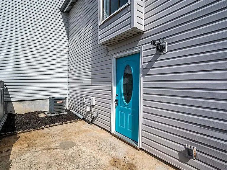 259 Country Club Dr — Photo 1