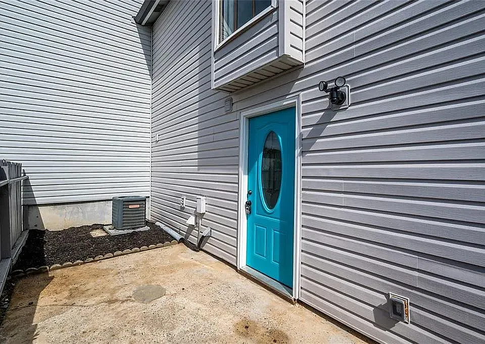 259 Country Club Dr