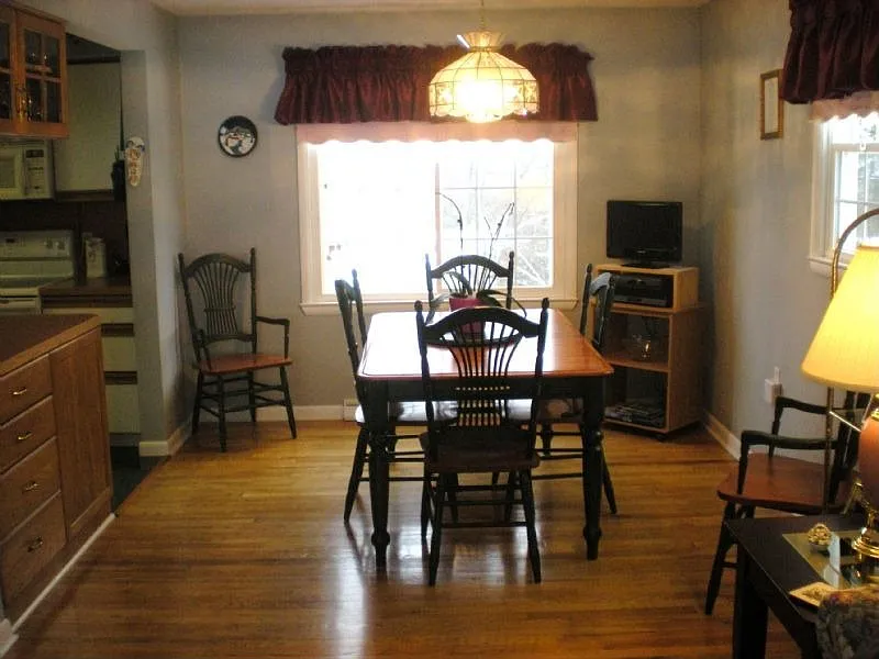 16 Larchmont Rd photo 1