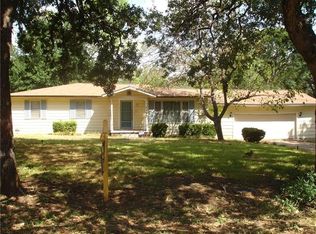 352 Gilbert Cir, Grand Prairie, TX 75050