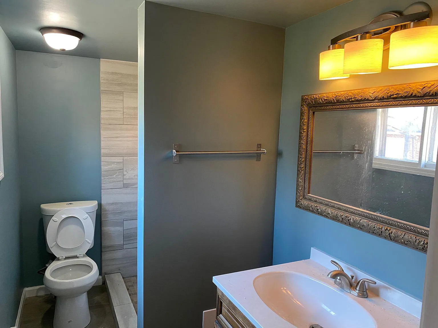 2 bed, 1.5 bath, 780 sqft, $899 — Photo 2
