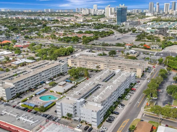 329 SE 3rd St APT 103R, Hallandale Beach, FL 33009