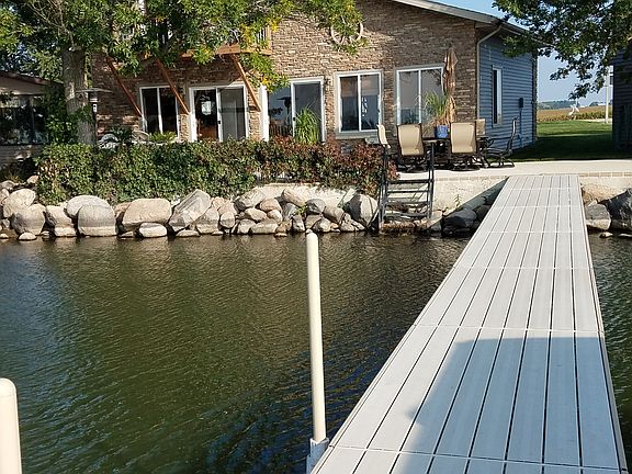 4th image of 860 E Shore Dr
