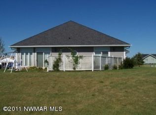 310 Oakcrest Blvd, Roseau, MN 56751