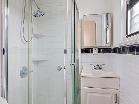 5th image of 191 Stanhope St #4R