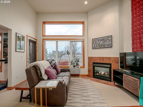3rd image of 300 W 8th St Unit 422