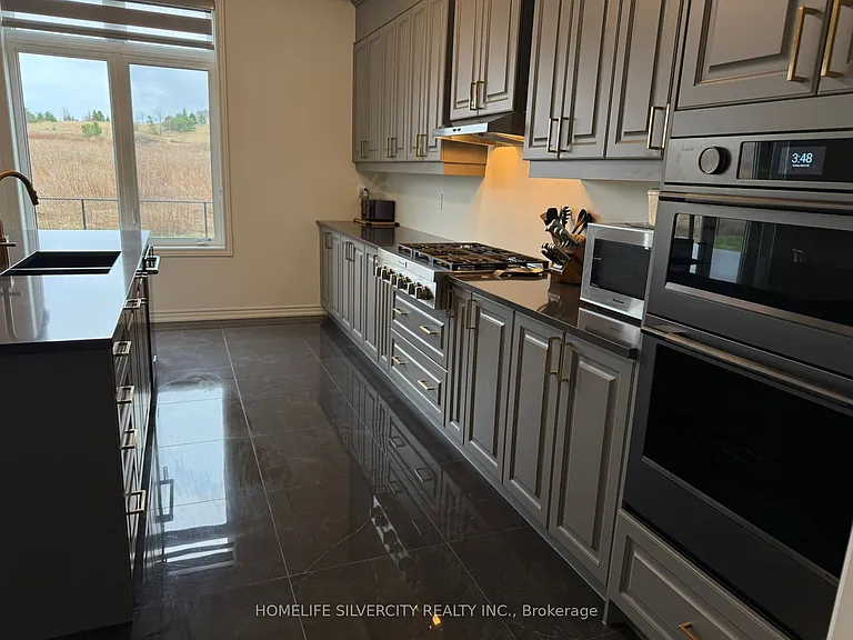 23 Marigold Blvd E — Photo 8