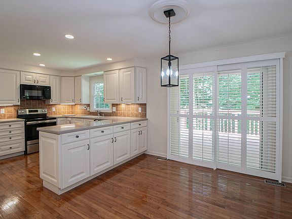 5th image of 815 Shady Bluff Trl