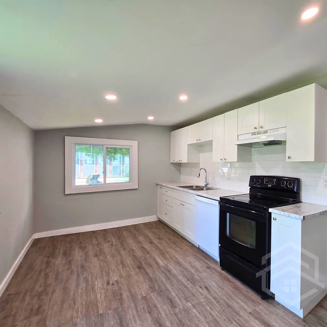 74 Flora Street St. Thomas — Photo 2