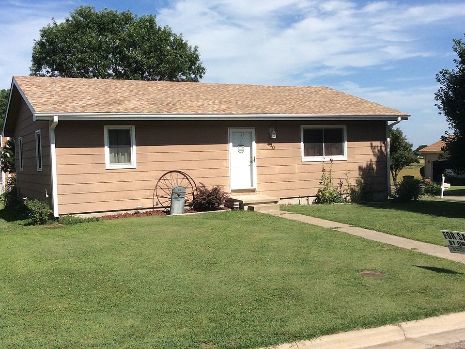 3 bed+ 1 non code, 2.5 bath