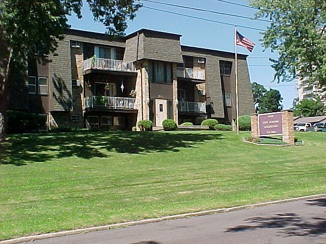 2nd image of 3001 Woodland Ave APT 2
