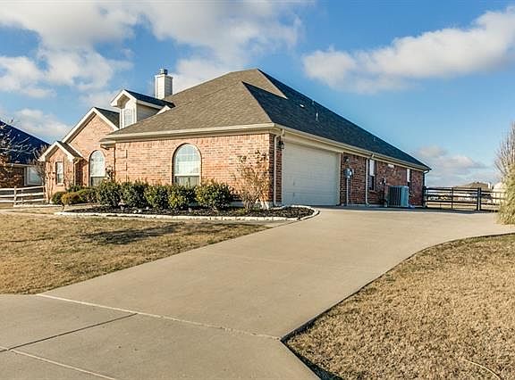 4th image of 145 Pepperbush Ln