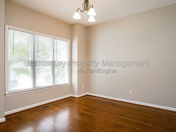 5th image of 1600 Nesfield Pl