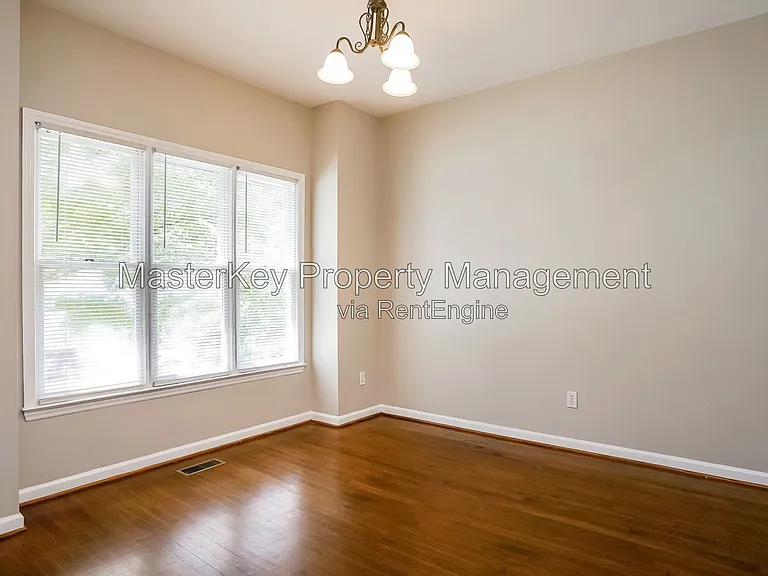 1600 Nesfield Pl — Photo 5