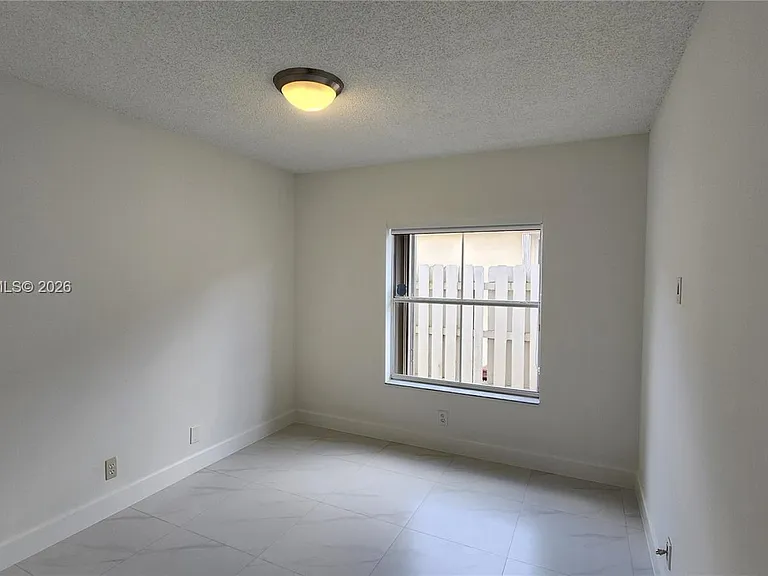 924 Falling Water Rd — Photo 10