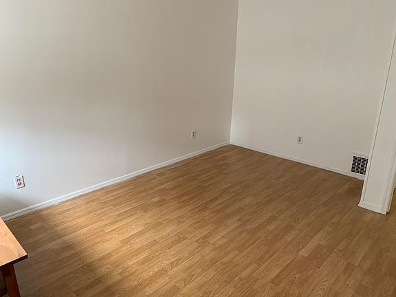 5th image of 17 Saddlewood Ct