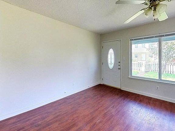 2nd image of 210 Jackman St