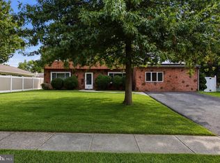 5 Newport Ln, Willingboro, NJ 08046