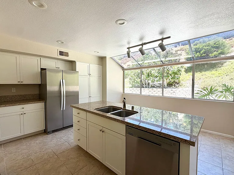 3366 Waterford Dr — Photo 13