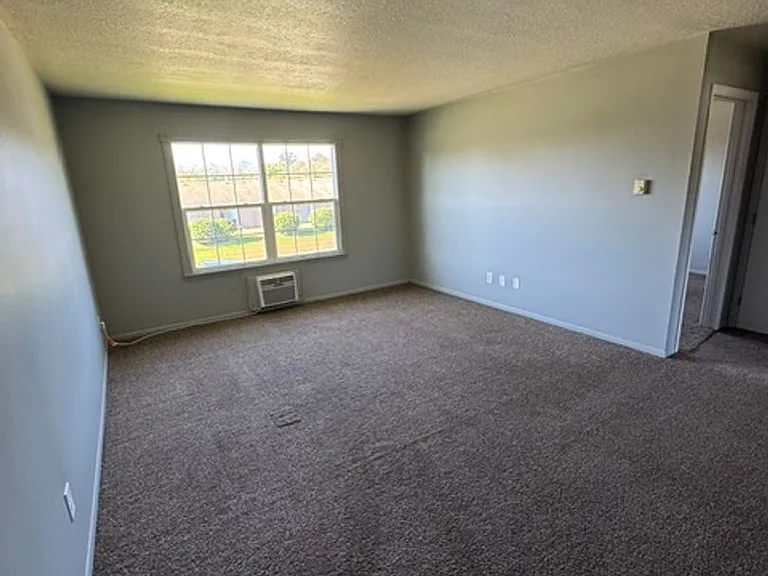 4707 Furge Dr — Photo 2