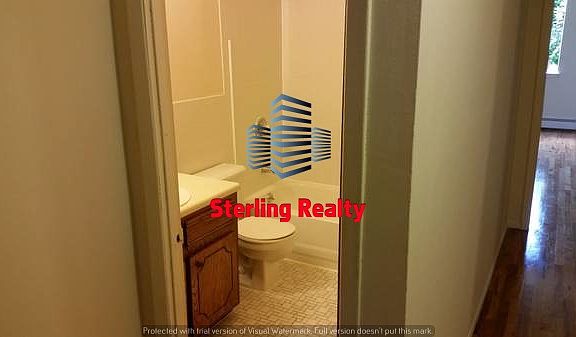 4th image of 2850 46th St